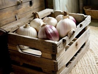 Правильное хранение лука и чеснока: секреты свежести и питательных свойств