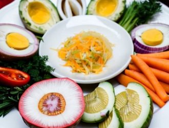 Салат «Мимоза»: Ностальгия по советским праздникам и современные вариации любимого блюда